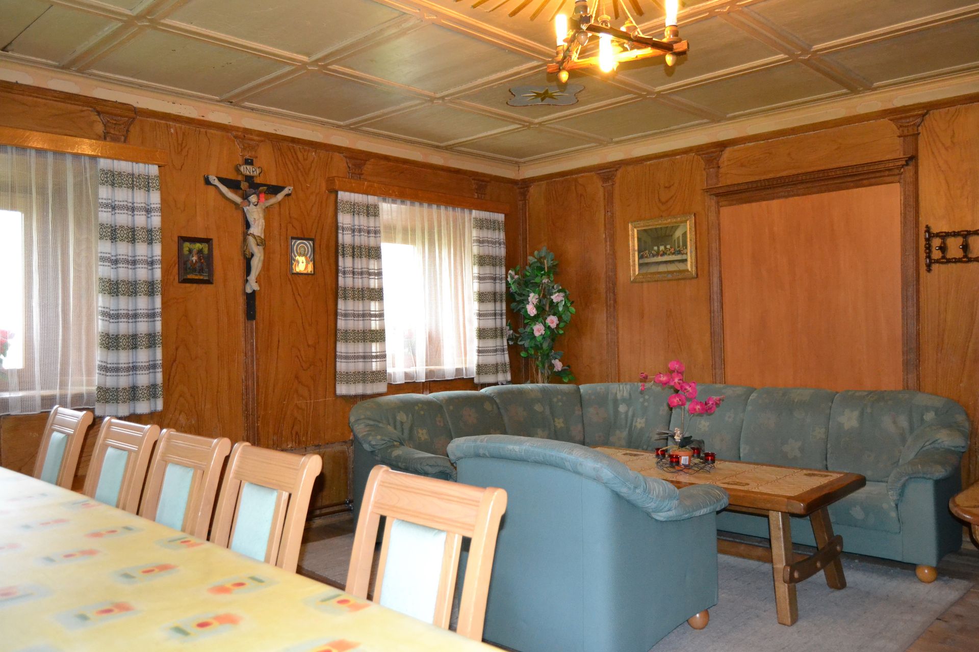 Wohnzimmer mit SAT, TV, Cd-Player